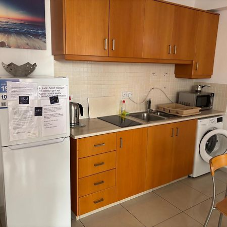 Vip Resort Apartment On Makenzie Beach ラルナカ エクステリア 写真
